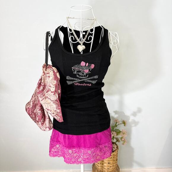 Cute vintage y2k Hooters black & pink glitter skull logo tank top - Picture 2 of 6